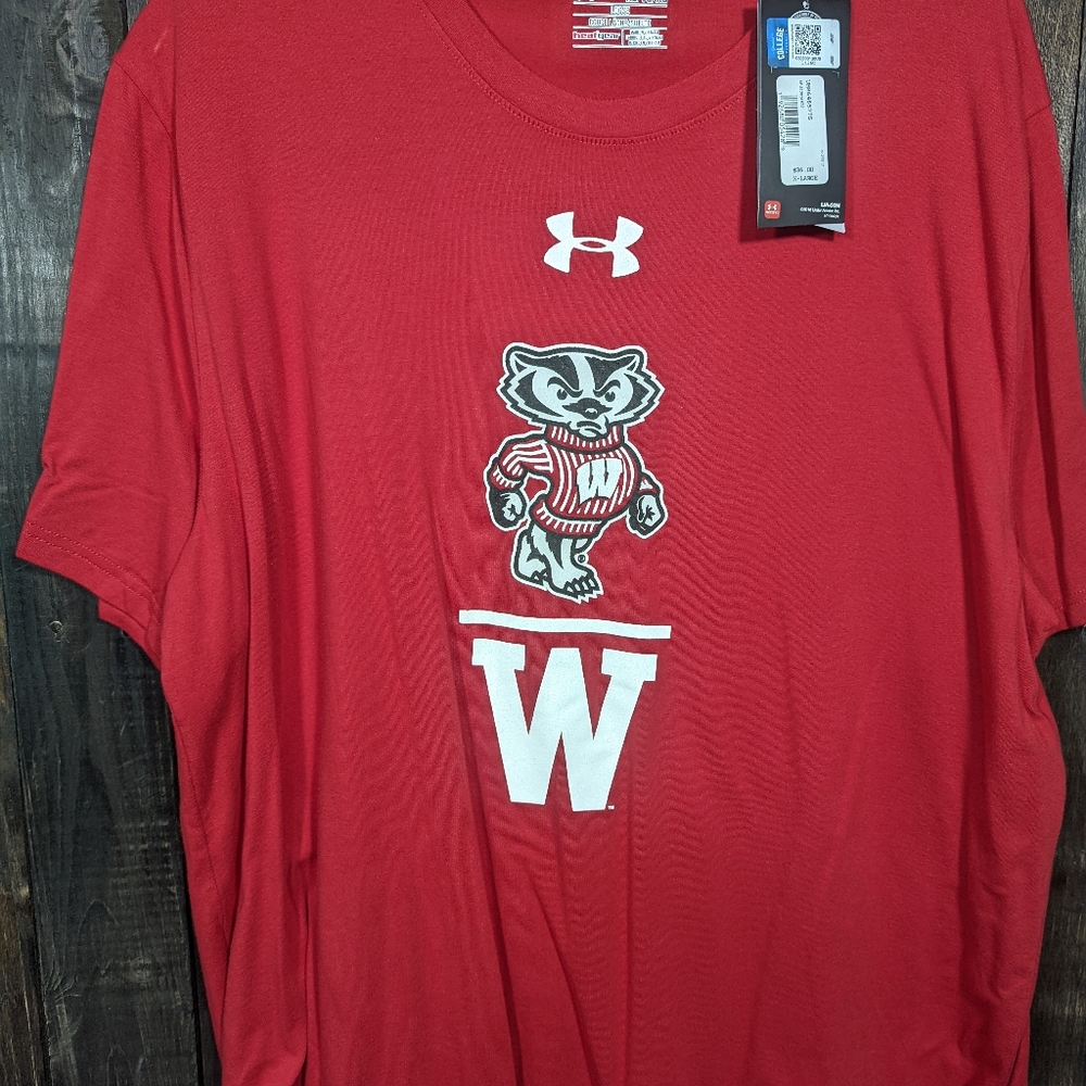 Brand new with tags Wisconsin Badgers under armor heat gear loose XL shirt